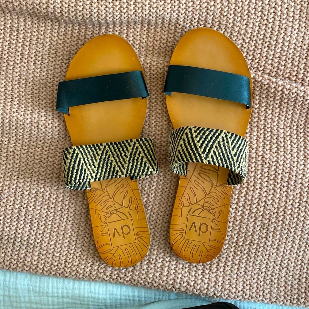 Black & print Sandals